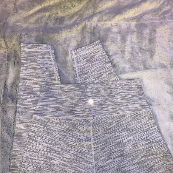 Lululemon Wunder Under High-Rise Tight 28" 
Luon - Picture 1 of 3